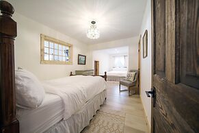 Luxury Lakefront Cottage - The Shining Star