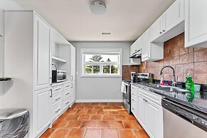 Private 2bdrm Unit With Ensuite Laundry - U5A