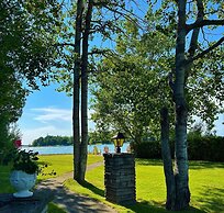 Retro Spacious Cottage - Somewhere in Time