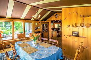Retro Spacious Cottage - Somewhere in Time
