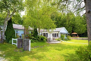Retro Spacious Cottage - Somewhere in Time