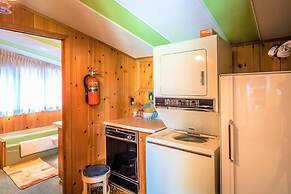 Retro Spacious Cottage - Somewhere in Time