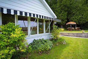 Retro Spacious Cottage - Somewhere in Time