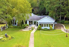 Retro Spacious Cottage - Somewhere in Time