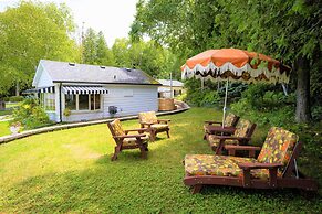 Retro Spacious Cottage - Somewhere in Time
