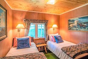 Retro Spacious Cottage - Somewhere in Time