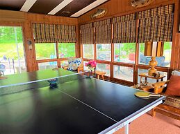 Retro Spacious Cottage - Somewhere in Time