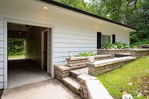 Retro Spacious Cottage - Somewhere in Time