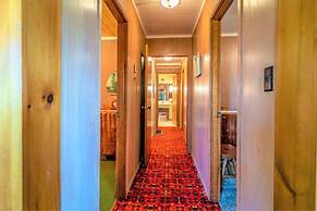 Retro Spacious Cottage - Somewhere in Time