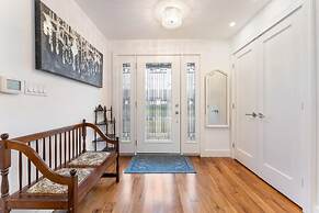 Spacious 2bdrm Home in Burlington