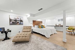 Specious Fully Private Studio apt With Laundry