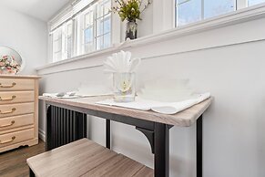 Private Studio Apartment in Burlington - U5