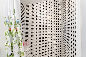 Private Studio Apartment in Burlington - U5