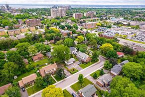 Private Studio Apartment in Burlington - U5