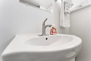Private Studio Apartment in Burlington - U5