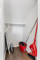 Private Studio Apartment in Burlington - U5