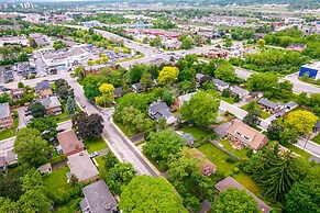 Private Studio Apartment in Burlington - U5