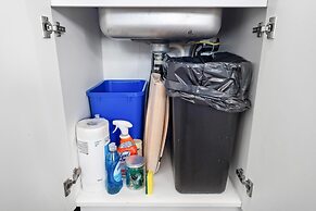 Private Studio Apartment in Burlington - U5