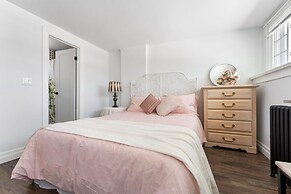 Private Studio Apartment in Burlington - U5