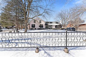 Private Studio Apartment in Burlington - U5