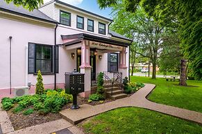 Private Studio Apartment in Burlington - U5