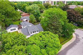 Private Studio Apartment in Burlington - U5