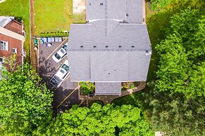 Private Studio Apartment in Burlington - U5