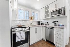 Private Studio Apartment in Burlington - U5