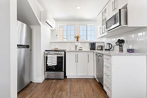 Private Studio Apartment in Burlington - U5