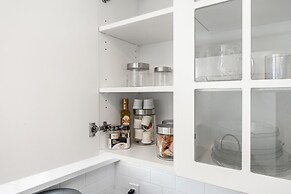 Private Studio Apartment in Burlington - U5