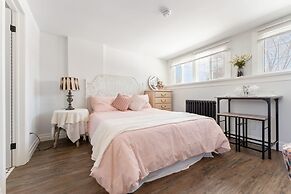 Private Studio Apartment in Burlington - U5