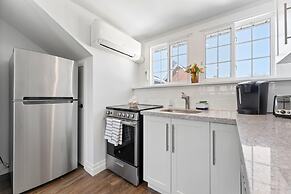 Private Studio Apartment in Burlington - U5