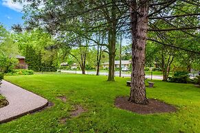 Private Studio Apartment in Burlington - U5