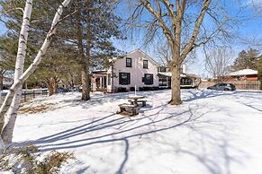 Private Studio Apartment in Burlington - U5