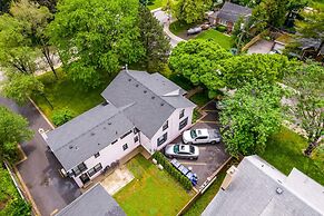 Private Studio Apartment in Burlington - U5