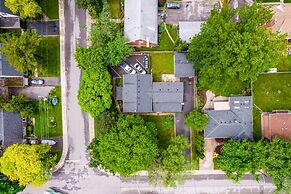 Private Studio Apartment in Burlington - U5