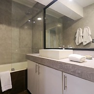 w Upscale 2BR Near Larcomar Miraflores