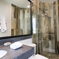 w Upscale 2BR Near Larcomar Miraflores