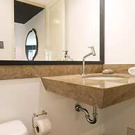 w Upscale 2BR Near Larcomar Miraflores