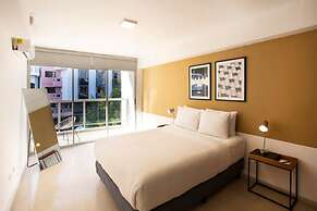 Modern 2BR In La Cresta
