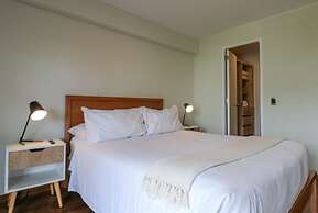 w Fascinating 1BR With Balcony in Miraflores