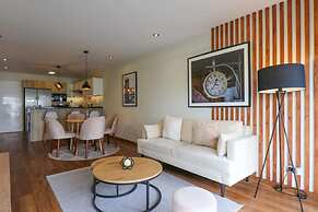 w Fascinating 1BR With Balcony in Miraflores