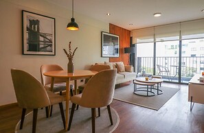 w Fascinating 1BR With Balcony in Miraflores