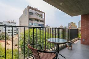 w Fascinating 1BR With Balcony in Miraflores