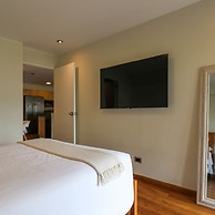 w Fascinating 1BR With Balcony in Miraflores