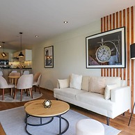 w Fascinating 1BR With Balcony in Miraflores