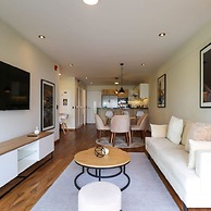 w Fascinating 1BR With Balcony in Miraflores