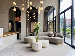 w Modern Loft in Unique Building