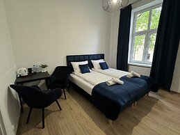 Iris Aparthotel