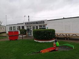 Caravan - Sleeps 8 - Decking - Pets Ok - Parking